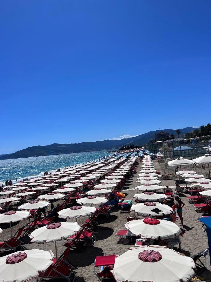 Savona Casa Per Vacanze E Lavoro Apartamento Exterior foto